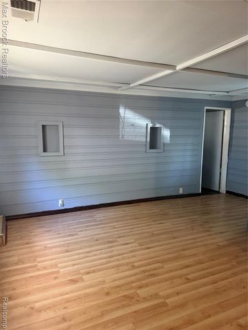 933 Myrtle Avenue, Waterford, MI 48328