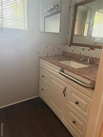 933 Myrtle Avenue, Waterford, MI 48328