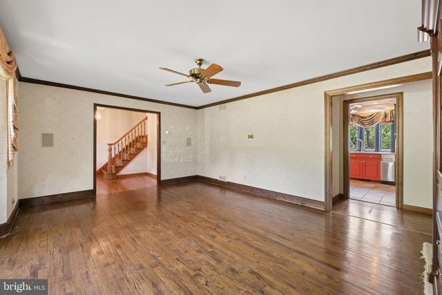 7 HORSESHOE RD, Whitehouse Station, NJ 08889
