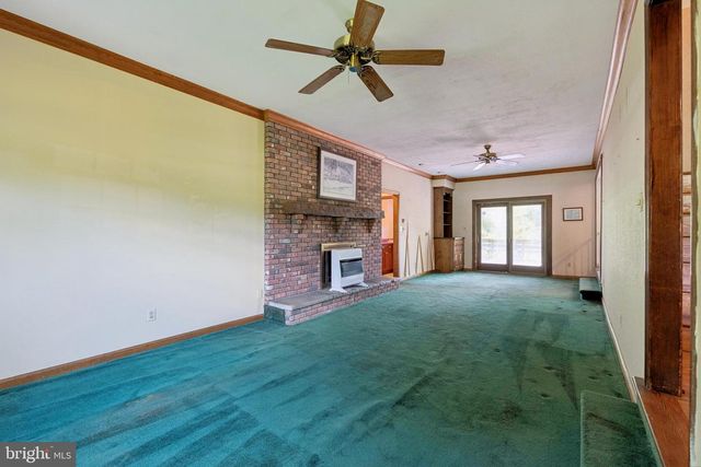 7 HORSESHOE RD, Whitehouse Station, NJ 08889