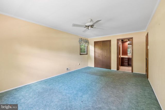 7 HORSESHOE RD, Whitehouse Station, NJ 08889