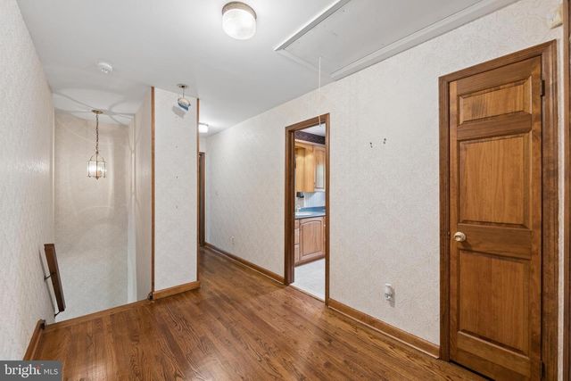 7 HORSESHOE RD, Whitehouse Station, NJ 08889