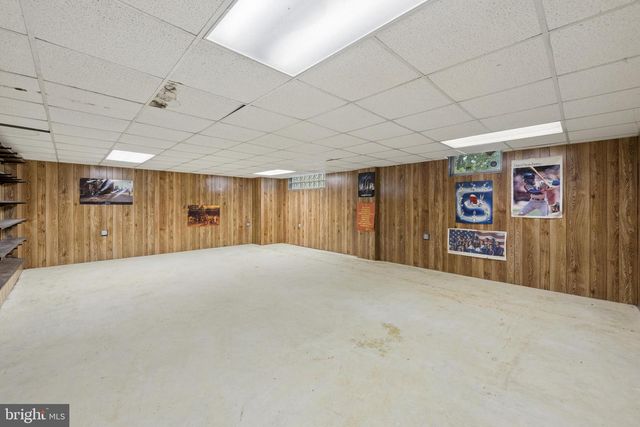 7 HORSESHOE RD, Whitehouse Station, NJ 08889