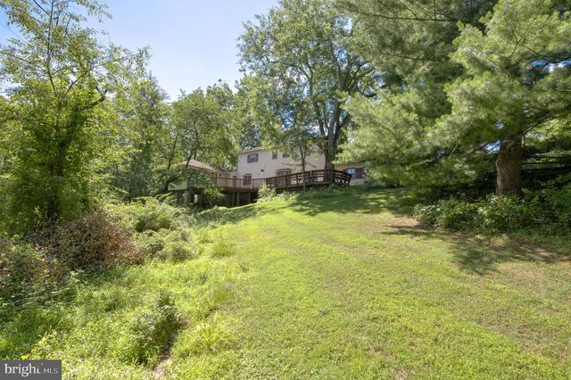 7 HORSESHOE RD, Whitehouse Station, NJ 08889