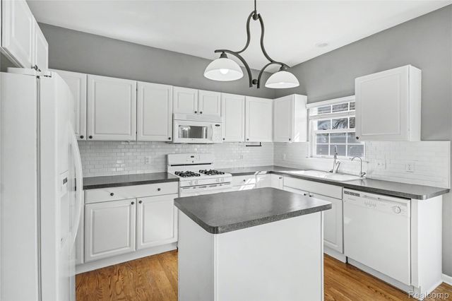 16111 Aspen Hollow Drive, Fenton, MI 48430