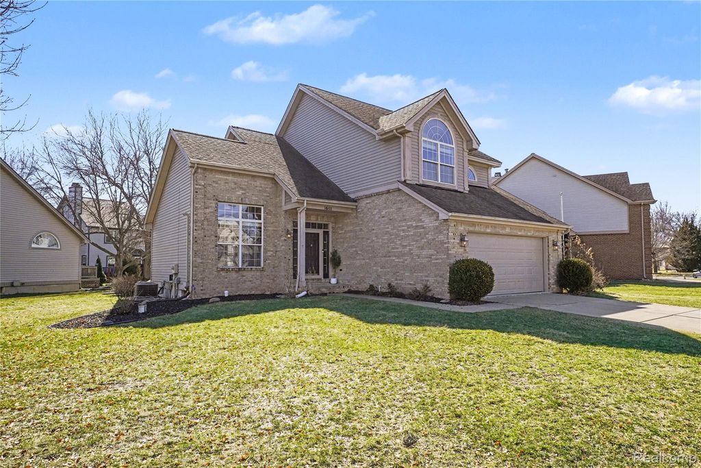 16111 Aspen Hollow Drive, Fenton, MI 48430