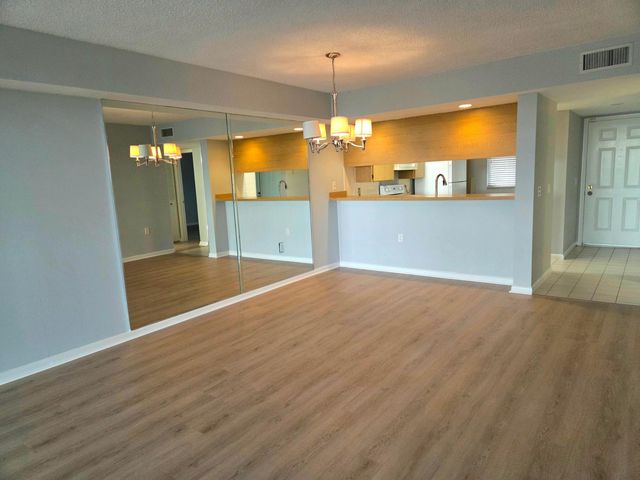 2421 VILLAGE Boulevard 303, West Palm Beach, FL 33409