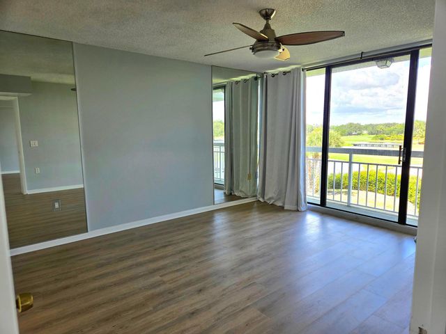 2421 VILLAGE Boulevard 303, West Palm Beach, FL 33409