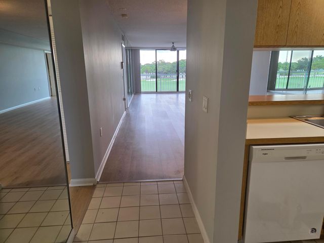 2421 VILLAGE Boulevard 303, West Palm Beach, FL 33409