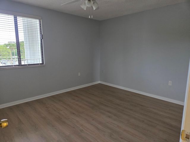 2421 VILLAGE Boulevard 303, West Palm Beach, FL 33409