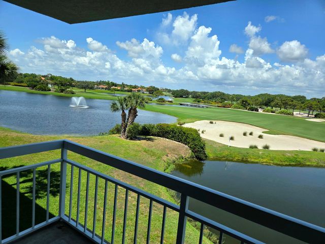 2421 VILLAGE Boulevard 303, West Palm Beach, FL 33409