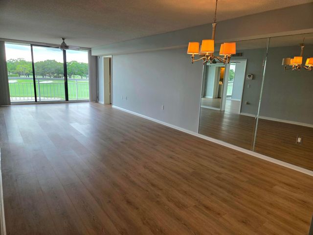 2421 VILLAGE Boulevard 303, West Palm Beach, FL 33409