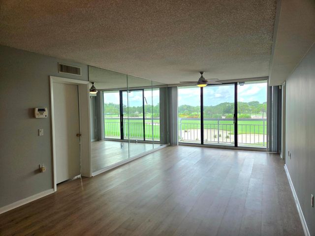 2421 VILLAGE Boulevard 303, West Palm Beach, FL 33409