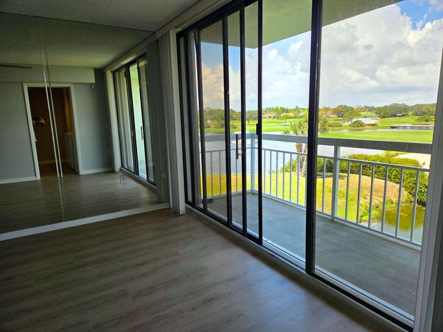 2421 VILLAGE Boulevard 303, West Palm Beach, FL 33409