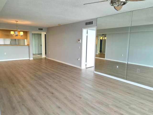 2421 VILLAGE Boulevard 303, West Palm Beach, FL 33409