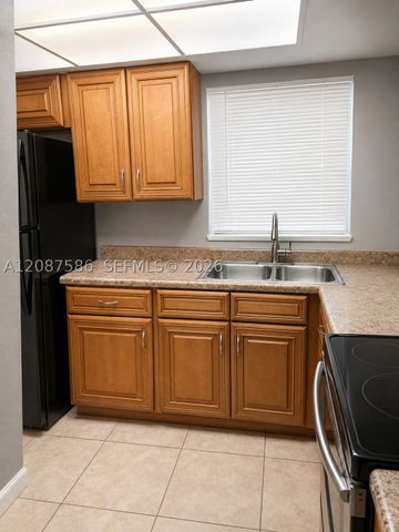 7830 SW 10th St A, North Lauderdale, FL 33068