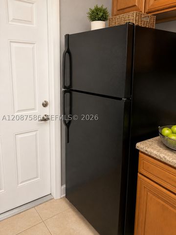 7830 SW 10th St A, North Lauderdale, FL 33068