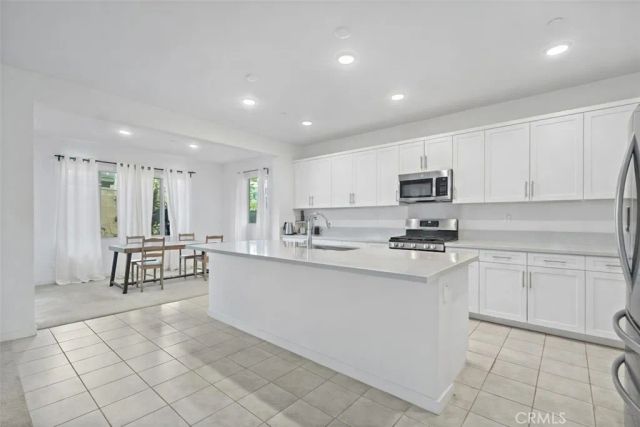 2575 E Embry, Ontario, CA 91762