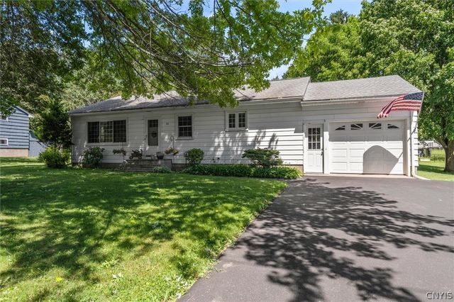 32 Artillery Lane, Lysander, NY 13027