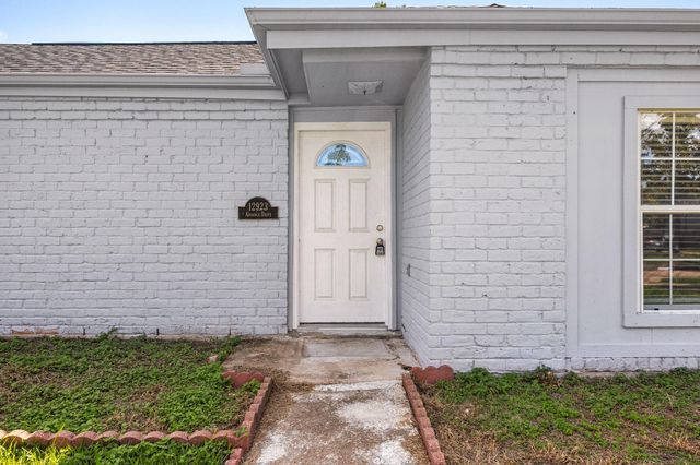 12923 Advance Drive, Houston, TX 77065