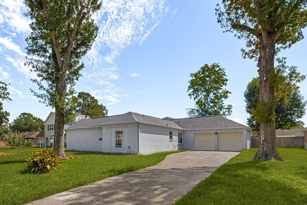 12923 Advance Drive, Houston, TX 77065