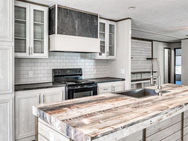 3063 E 108th Road, Wellston, OK 74881