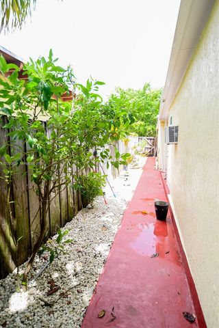 298 NW 104th St, Miami, FL 33150