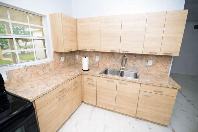 298 NW 104th St, Miami, FL 33150