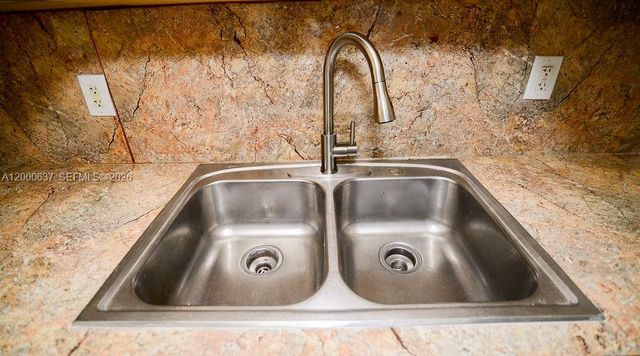 298 NW 104th St, Miami, FL 33150