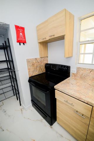 298 NW 104th St, Miami, FL 33150