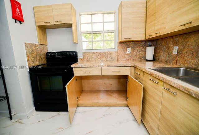 298 NW 104th St, Miami, FL 33150