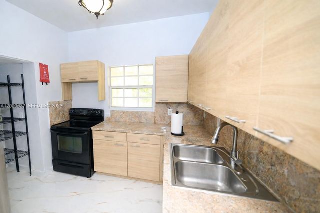 298 NW 104th St, Miami, FL 33150