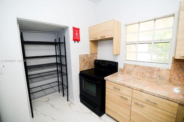 298 NW 104th St, Miami, FL 33150