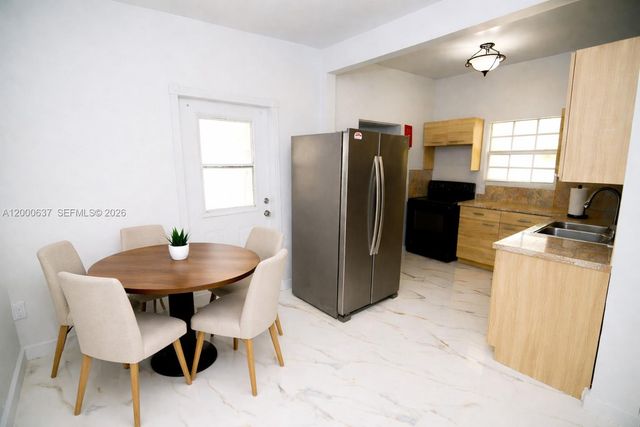 298 NW 104th St, Miami, FL 33150