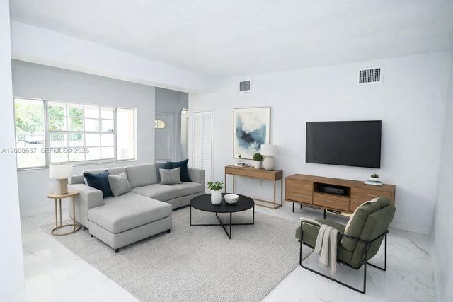 298 NW 104th St, Miami, FL 33150