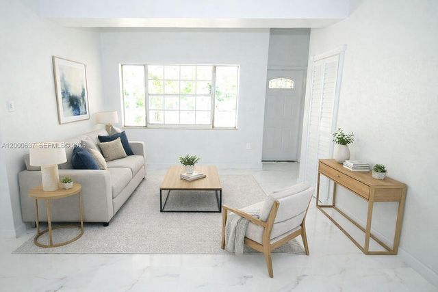 298 NW 104th St, Miami, FL 33150