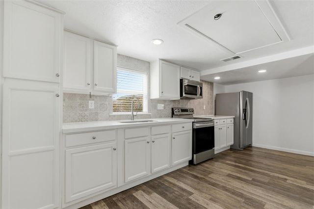 5515 Avenue R, Galveston, TX 77551