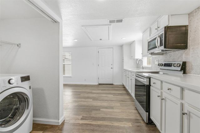 5515 Avenue R, Galveston, TX 77551