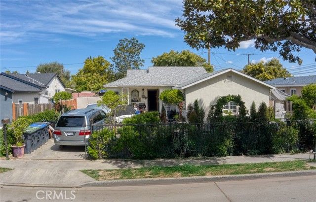 2005 W 11th, Santa Ana, CA 92703