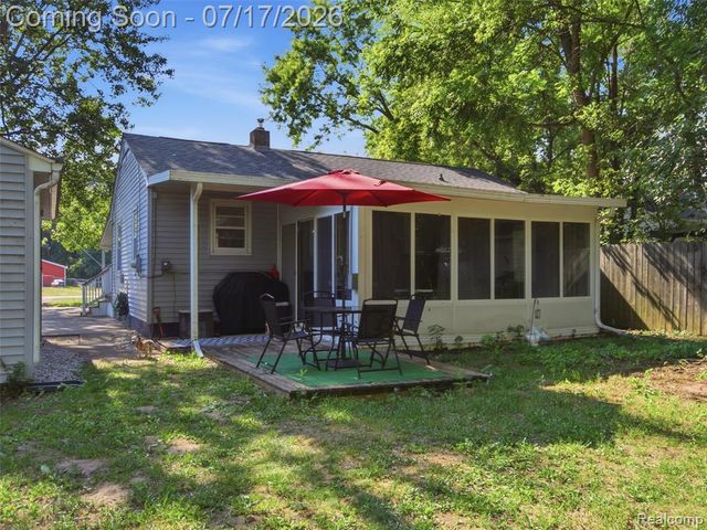 3328 Mills Acres Street, Flint, MI 48506