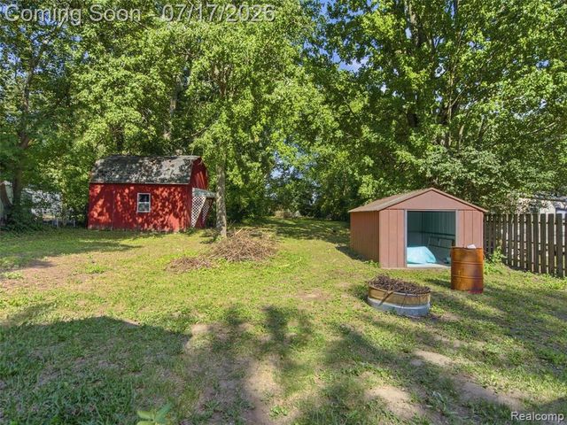 3328 Mills Acres Street, Flint, MI 48506