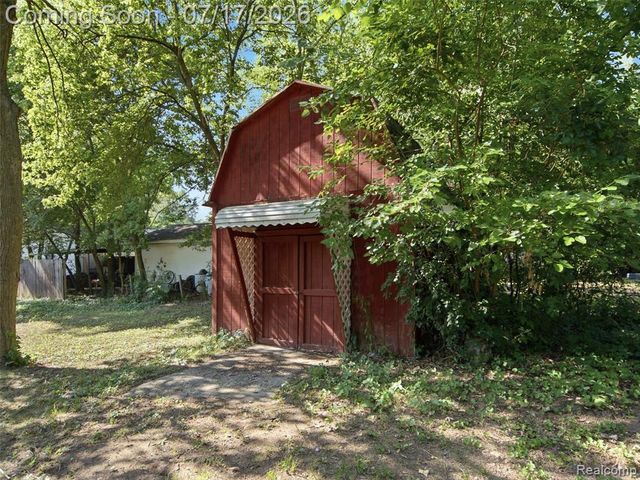 3328 Mills Acres Street, Flint, MI 48506