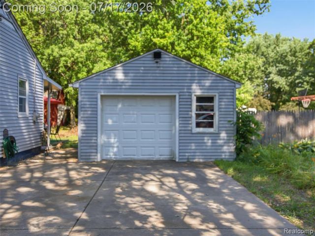 3328 Mills Acres Street, Flint, MI 48506