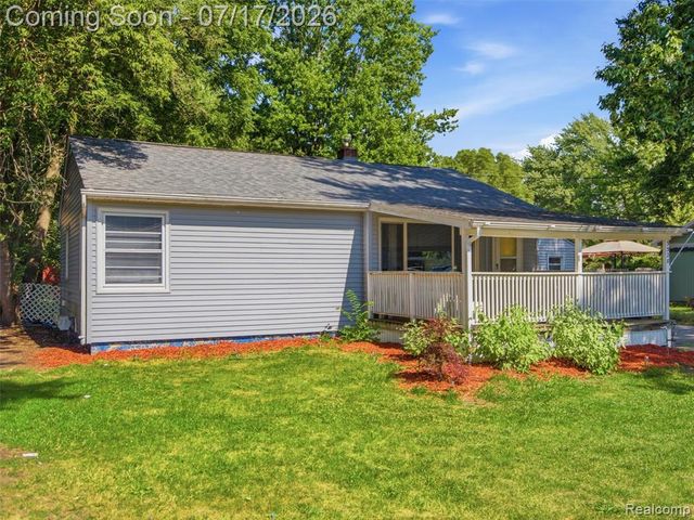 3328 Mills Acres Street, Flint, MI 48506