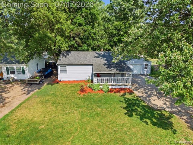 3328 Mills Acres Street, Flint, MI 48506