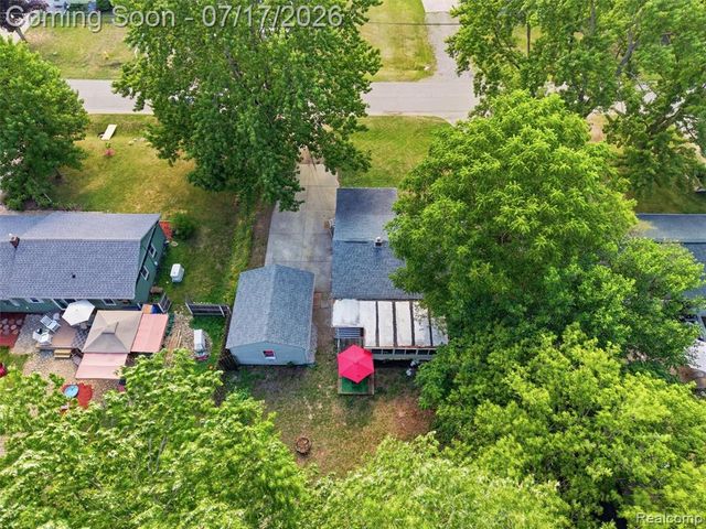 3328 Mills Acres Street, Flint, MI 48506