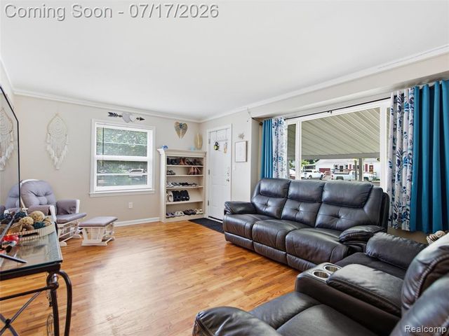 3328 Mills Acres Street, Flint, MI 48506