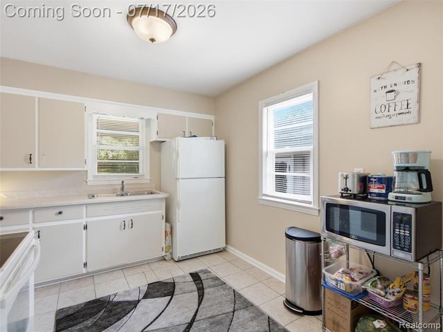 3328 Mills Acres Street, Flint, MI 48506