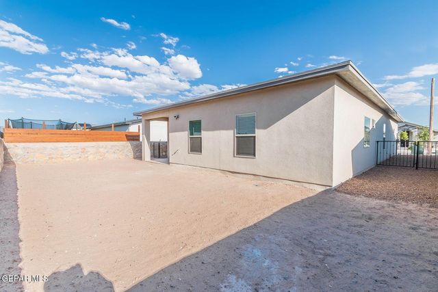 912 BRASS HILL Avenue, Santa Teresa, NM 88008