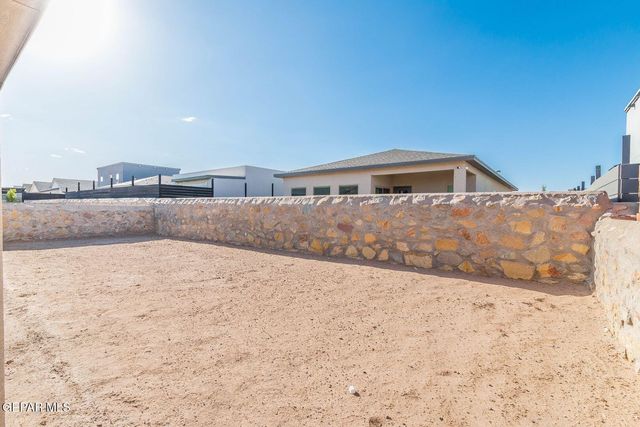 912 BRASS HILL Avenue, Santa Teresa, NM 88008